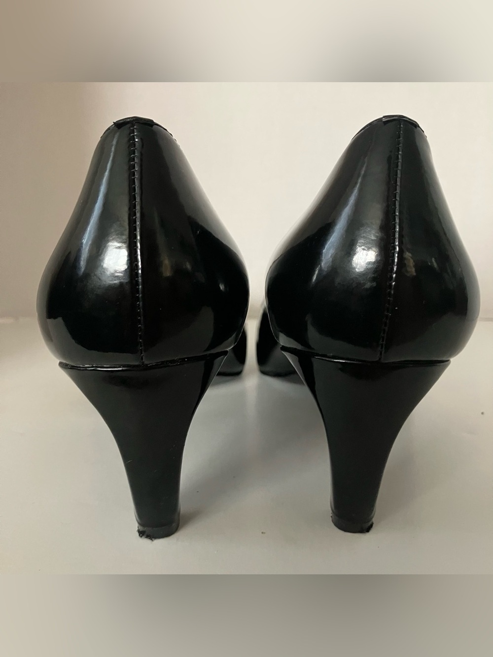 TAHARI Melanie Black Patent Leather Mary Jane Pumps Cone Kitten Heels EUC US 10 - Picture 9 of 14
